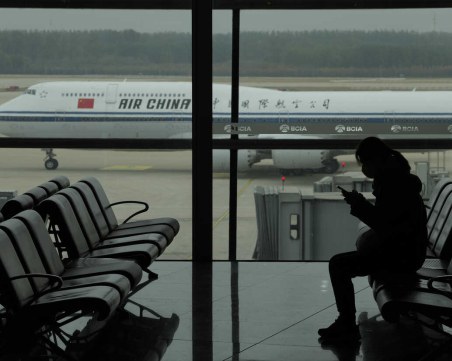 Китайците резервират полети за чужбина след края на Covid мерките