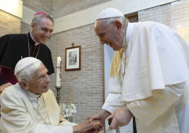 Папа Франциск призова вярващите да се молят за здравето на неговия