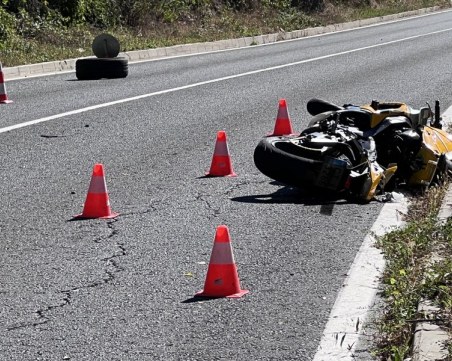 Възрастен моторист загина след удар в джип в Смолянско
