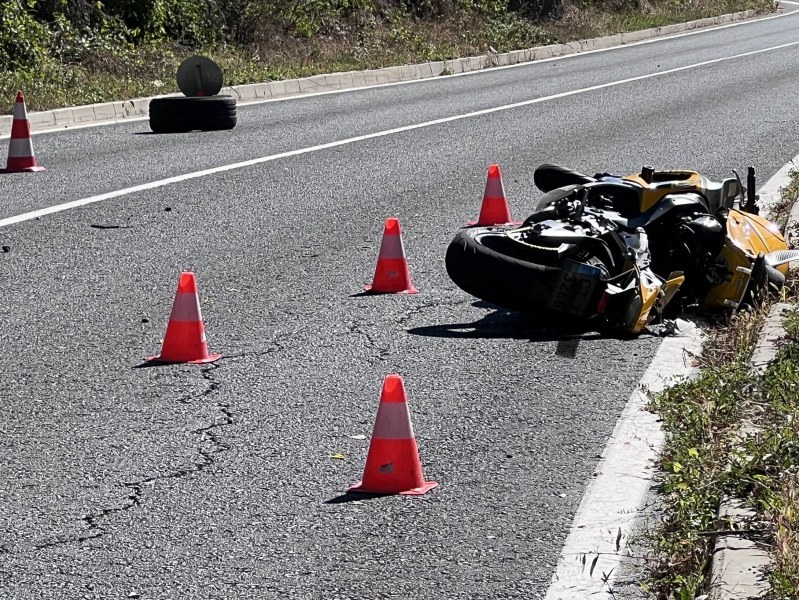 Възрастен моторист загина след удар в джип в Смолянско