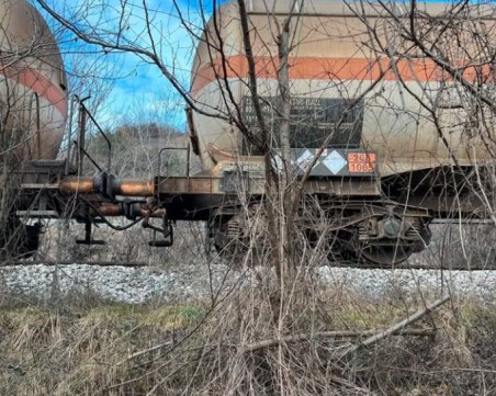 Изтеглят цистерните с амоняк близо до Пирот