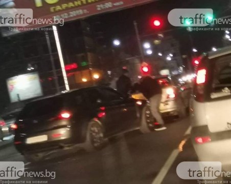 Криминално проявен се вбеси от ПТП, нападна шофьор в Кючука