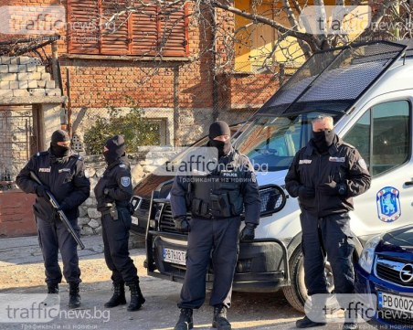 След пиянската свада в Асеновград: Арестуваният твърди, че пистолетът не е негов и не е стрелял
