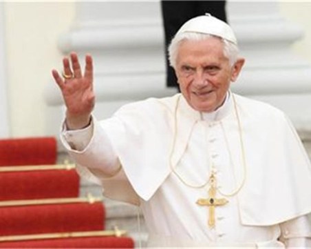 Ватикана: Състоянието на папа Бенедикт е сериозно, но стабилно