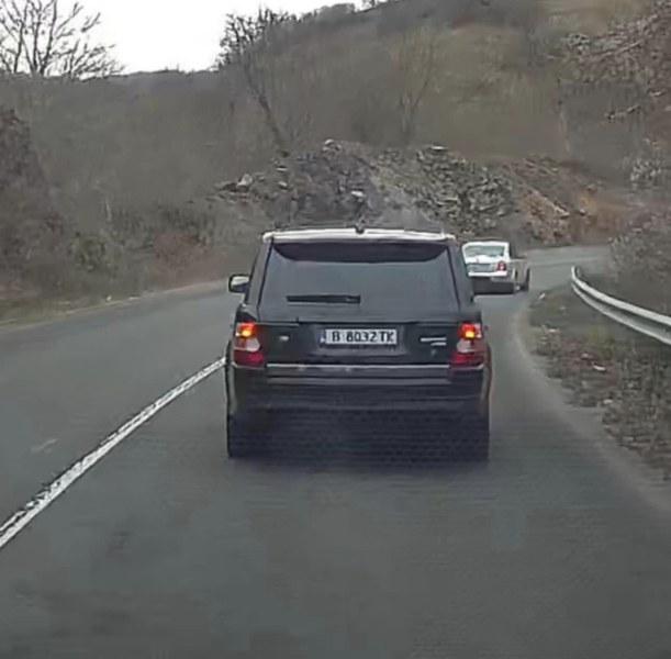 Майка изхвърли памперс през прозореца на колата си