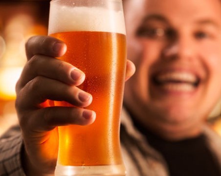 Хората с наднормено тегло понасят по-добре алкохола