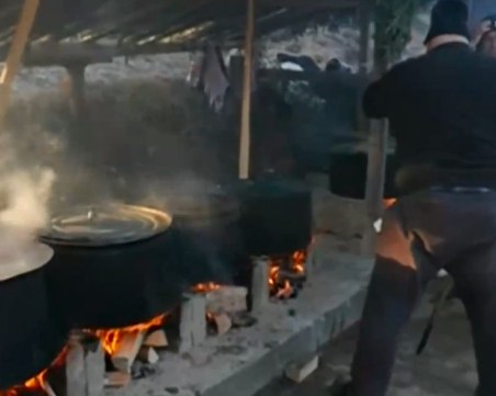 Раздават курбан против катастрофи на пътя Пловдив-Смолян