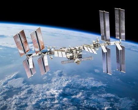 Скъпа водка, скариди и черен хайвер на новогодишната трапеза на руските космонавти на МКС