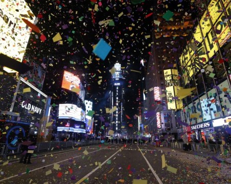 Вижте как се е зародила традицията нюйоркчани да посрещат Нова година на Таймс Скуеър