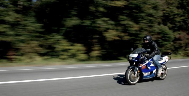 Моторист се похвали с рисково шофиране от Несебър до Бургас.