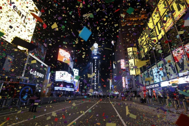 Вижте как се е зародила традицията нюйоркчани да посрещат Нова година на Таймс Скуеър
