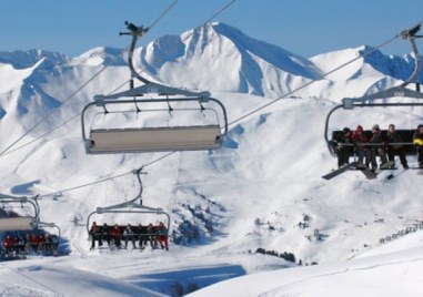 Във Франция в ски курорта Les Gets климатични активисти повредиха