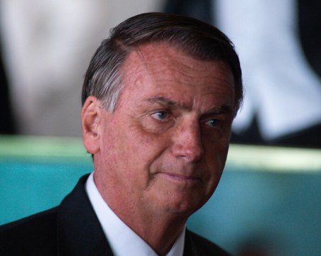 Бразилският президент напусна предсрочно поста си и тръгна към САЩ