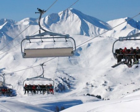 Екоактивисти разбиха оръдия за сняг в курорт във Франция