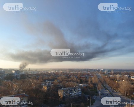 Голям пожар в Шекера! Гъст дим се стеле над район 