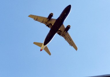 Два цивилни самолета на ливанската авиокомпания MEA са били повредени