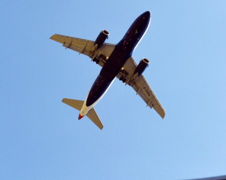 Новогодишни тържества повредиха два пътнически самолета