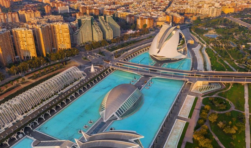Транспортът в испанския град Валенсия ще бъде безплатен за лицата под