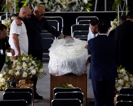 Светът се сбогува с Пеле, започна поклонението