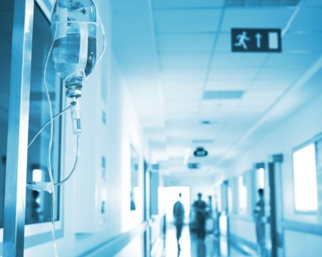 Вирусолог: Има опасност COVID-19, грип и респиранторен вирус да се съберат в едно