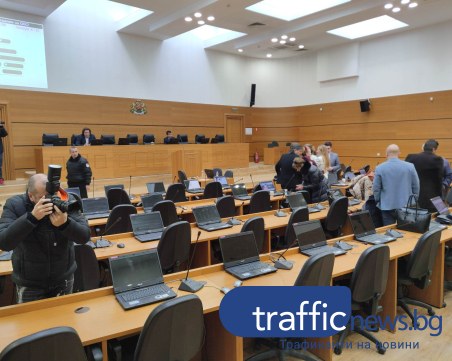 Без кворум! Едва 15 съветници дойдоха на сесията за Панаира