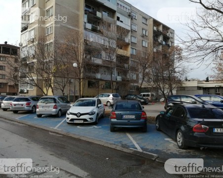 Община Пловдив бави поставянето на важни пътни знаци, защото.. ги няма!