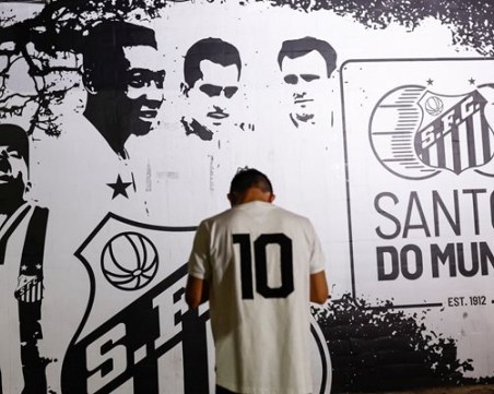 Погребват Пеле днес, хиляди се стичат в Сантос