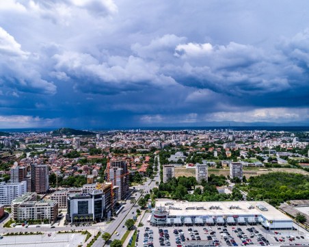 Слънчево и топло време в Пловдив днес