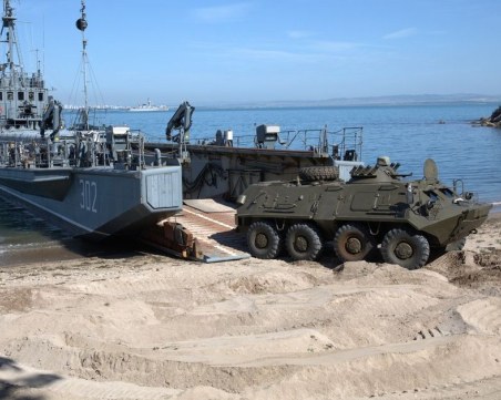 Военноморските сили унищожиха мина на плажа в Обзор