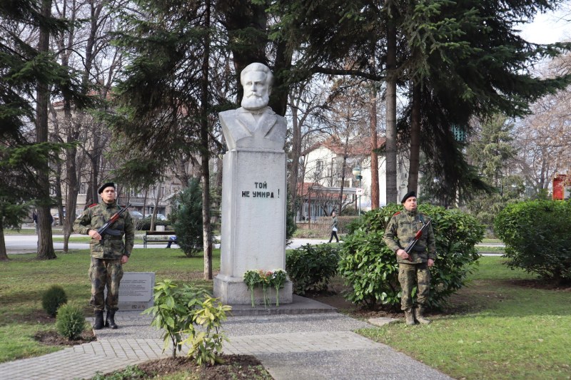 Пловдив чества 175-тата годишнина от рождението на Христо Ботев. Официалната