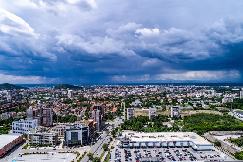 Слънчево и топло време в Пловдив днес