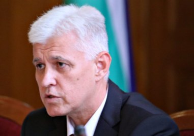 Киев поиска от България бронетанкова техника съобщи министърът на отбраната по време