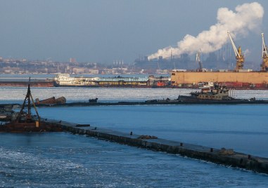 Пристанището на Мариупол постепенно се превръща във военна база твърди