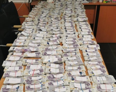 Хванаха недекларирана валута за повече от 2 млн. лв. на МП 