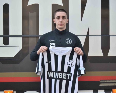 Локо се раздели с халф