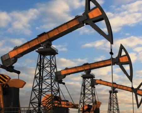 Петролът рязко поевтиня