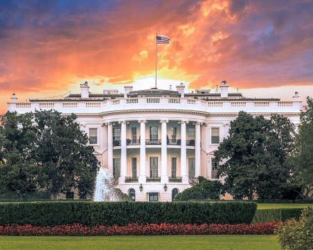 Премиерът на Япония се среща с Джо Байдън в Белия дом до дни