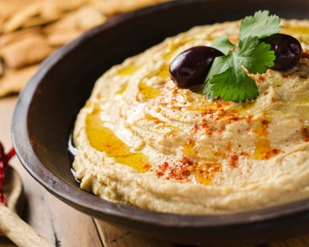 Вкусна разядка за вечерното меню: Хумус с майонеза