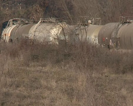 България помага на Сърбия за релсите, за да се отпушат 630 чакащи вагона у нас