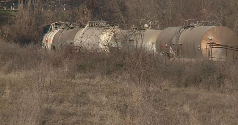 България помага на Сърбия за релсите, за да се отпушат 630 чакащи вагона у нас