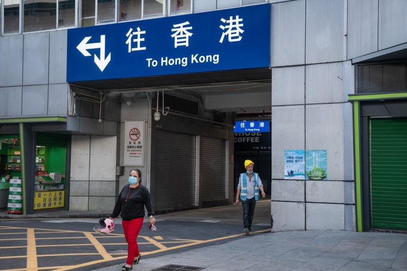Китай отваря границата си със специалния административен район Хонконг. Това