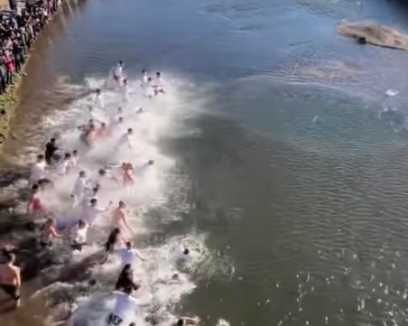 16-годишен извади кръста в Пазарджик