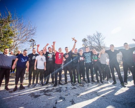 20-годишен извади кръста от река Въча в Кричим ВИДЕО