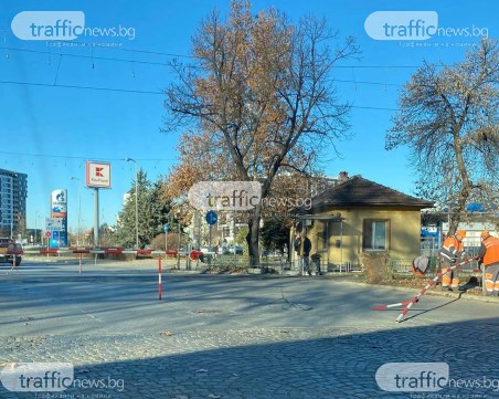 Авария затвори жп прелеза на бул. „Пещерско шосе”, бариерата се стовари върху служебна кола