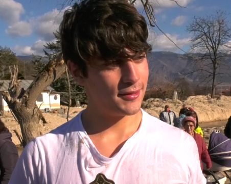 Извадиха кръста от реката, заляла карловските села