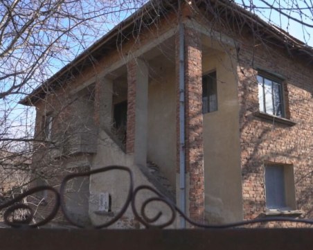 Съдът остави в ареста децата, убили мъж за половин шише ракия