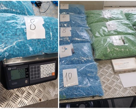 Спипаха двама българи, опитали да изнесат над 32 килограма екстази от България