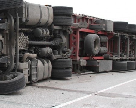 Унищожават 19 тона свинско заради инцидент с камиона за доставка