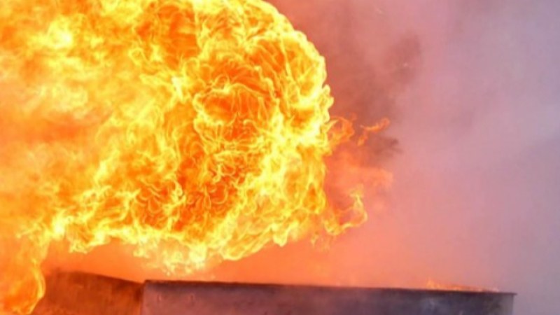 Горящите камиони до град Шипка са били паркирани до бензиностанция