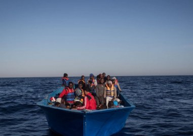 Най малко петима африкански мигранти са загинали а други 10 са